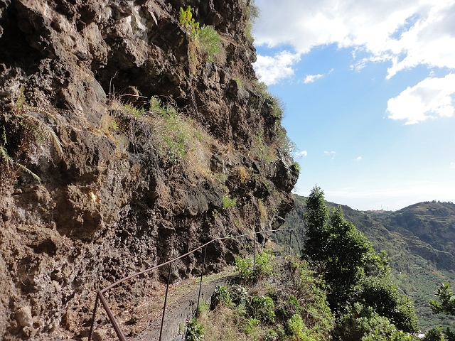 Levada da Fonte do Serrao — Passage over the rocky spur — photo 5