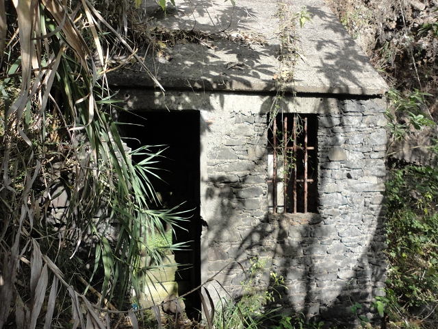 Levada da Fonte do Serrao — Levada hut — photo 1