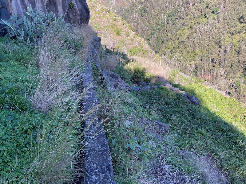 Levada da Fonte do Serrao — On to the small hamlet — photo 6