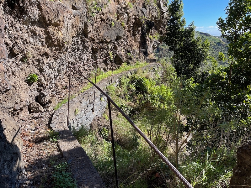 Levada da Fonte do Serrao — Passage over the rocky spur — photo 3