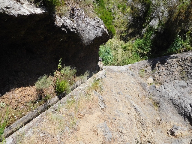 Levada da Negra (e Curral Martinho) — Weiter talwärts zur Panoramastrasse nach Barreira — Foto 2