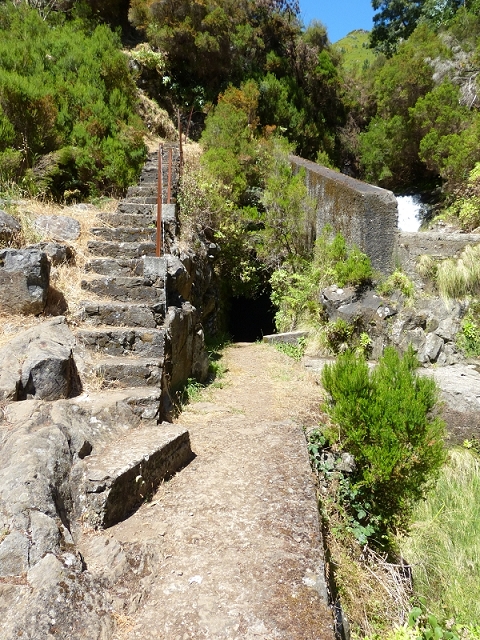 Levada da Rocha Vermelha — Seguindo até ao túnel e para o lado sul — foto 8