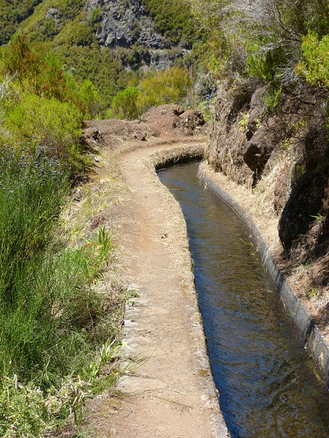 Levada da Rocha Vermelha — Seguindo até ao túnel e para o lado sul — foto 2