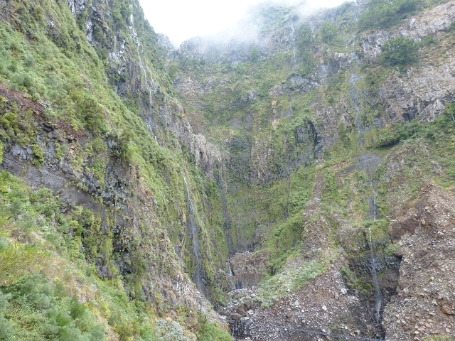 Levada das Rabacas — : Im ersten -Kessel (westliche Seite) — photo 4