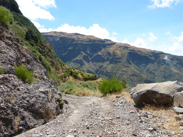Levada das Rabacas — : Bis zum ersten kessel 2013 — photo 2