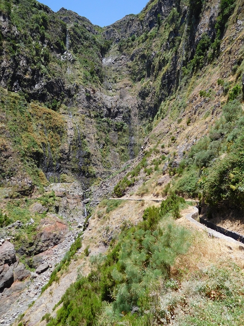 Levada das Rabacas — : Im ersten -Kessel (östliche Seite) — photo 4
