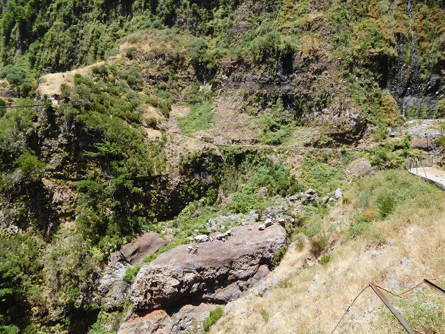 Levada das Rabacas — : Im ersten -Kessel (östliche Seite) — photo 14