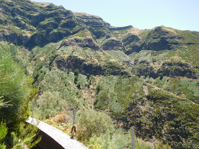 Levada das Rabacas — : Weiter bis zum langen Tunnel im zweiten -Kessel — photo 9