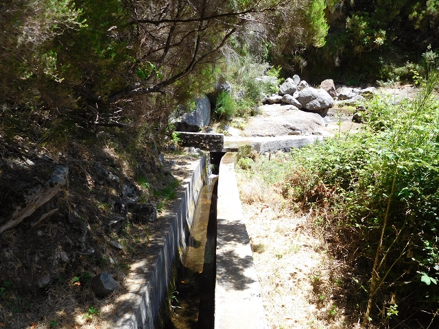Levada das Rabacas — : Weiter bis zum langen Tunnel im zweiten -Kessel — photo 21