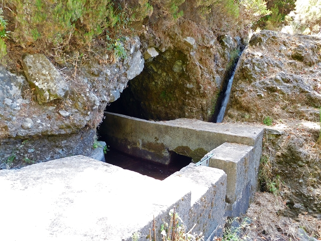 Levada das Rabacas — : Weiter bis zum langen Tunnel im zweiten -Kessel — photo 23