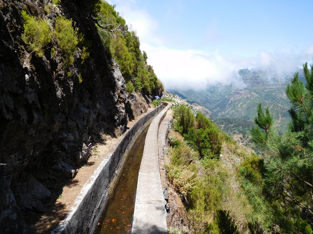 Levada das Rabacas — : Langer Tunnel bis zur Bachverbauung im Ribeiro do Choca — photo 2