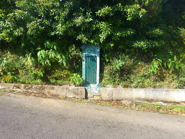 Levada do Brasileiro — Kreuzung mit der ER105 und Zufluss zur Lagoa do Bardo — Foto 2