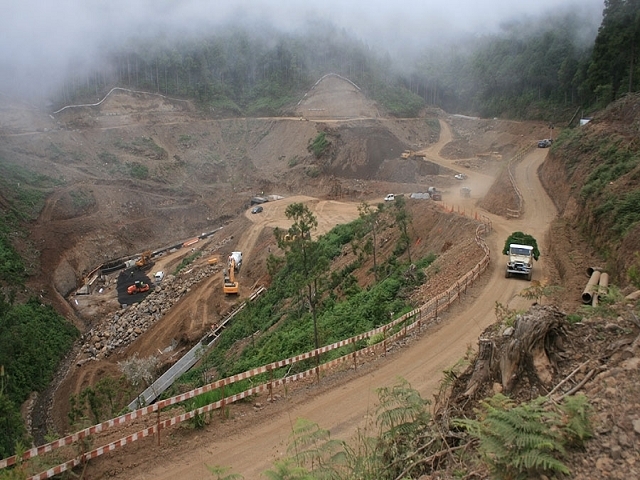 Levada da Portela — Lago de armazenamento em Lamaceiros — foto 5