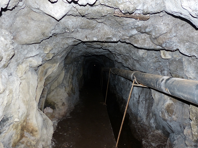 Levada Nova do Juncal — In the long tunnel — photo 2