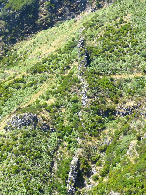 Levada do Lombo do Mouro — Der flache aussichtsreiche Abschnitt bis zum Sattel des Rocha do Cabo — Foto 1