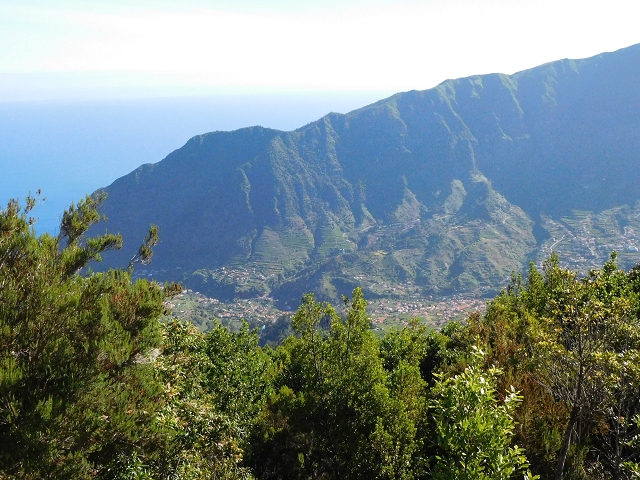 Levada do Norte Nord — Plenty of views as far as the western levada house and the gravel track — photo 5