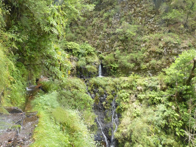 Levada do Seixal — Passage der Ribeira do Folhado — Foto 2