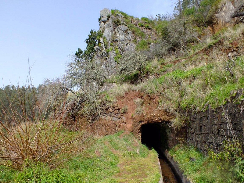 Levada dos Tornos sul — Túnel 8, contornável pelo exterior — foto 3